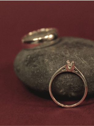 Anillo solitario compromiso  plata circón