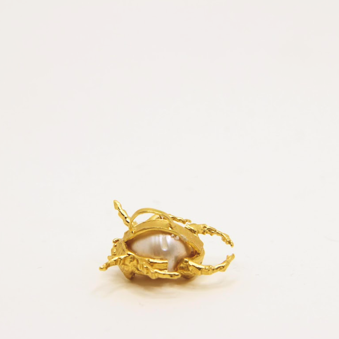 Collar escarabajo grande plata bañado en oro 3