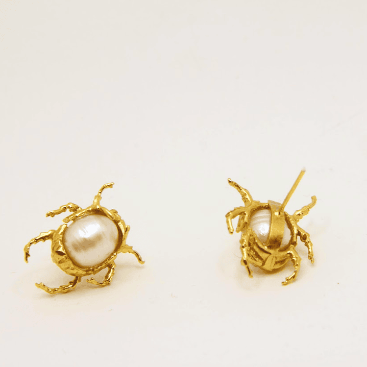 Aretes Escarabajos Grandes bronce bañado en oro 4