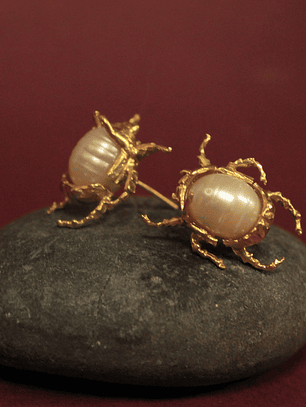 Aretes Escarabajos Grandes bronce bañado en oro