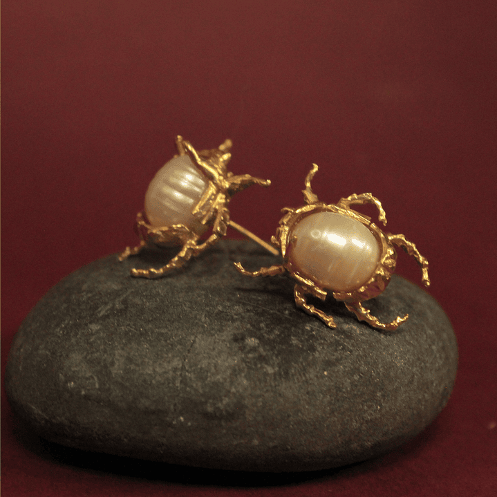 Aretes Escarabajos Grandes bronce bañado en oro 1