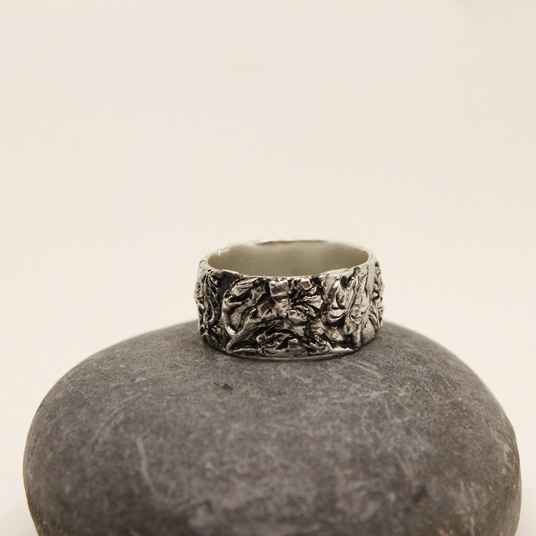 Anillo tallado flores 2