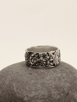 Anillo tallado flores