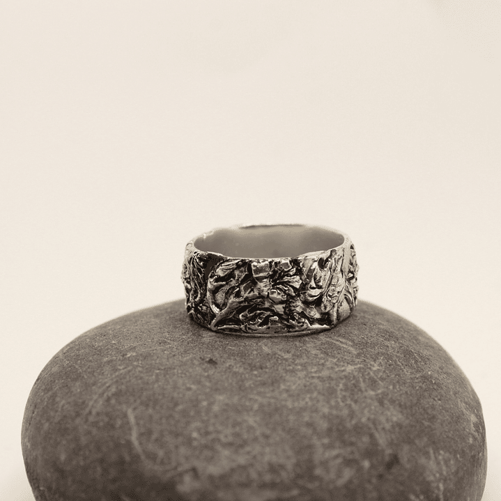 Anillo tallado flores 2