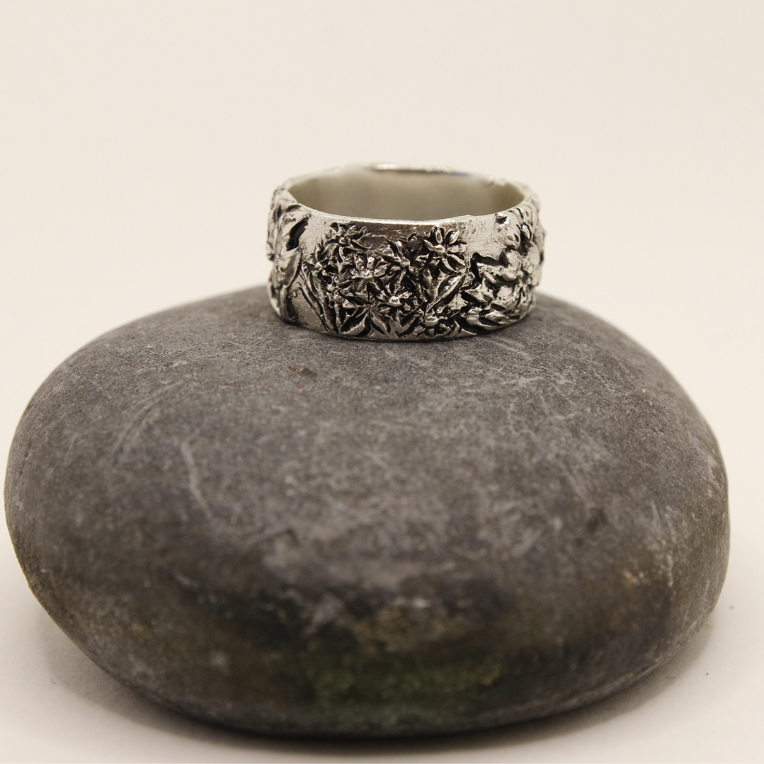 Anillo tallado flores 3