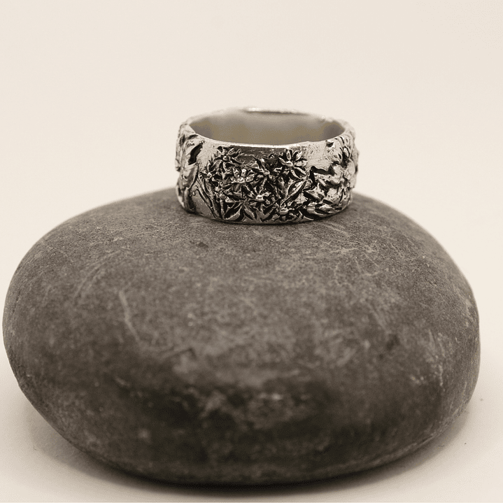 Anillo tallado flores 3