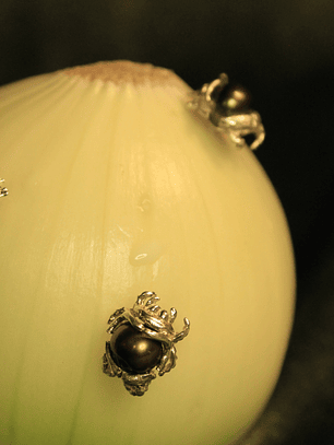 Arete Escarabajo Mini Perla Plata