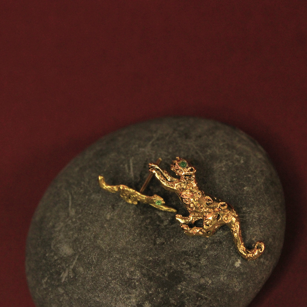 Aretes Jagures Mediano Bronce con baño en oro de 24k 1
