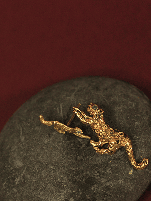 Aretes Jagures Mediano Bronce con baño en oro de 24k