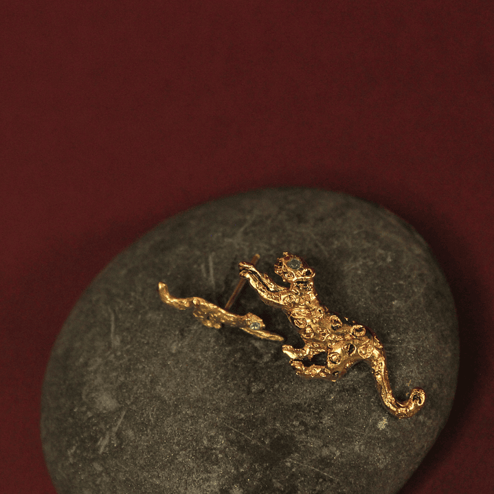 Aretes Jagures Mediano Bronce con baño en oro de 24k 1