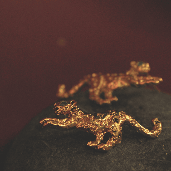 Aretes Jagures Mediano Bronce con baño en oro de 24k 2
