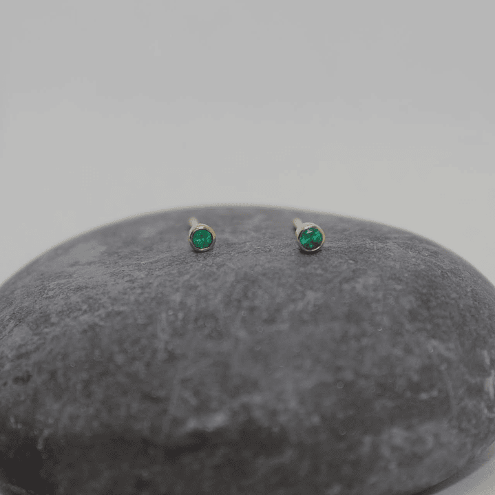 Topos esmeraldas 2.8mm oro de 18k 1
