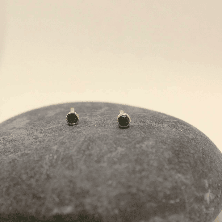 Topos esmeraldas 2.8mm oro de 18k 6