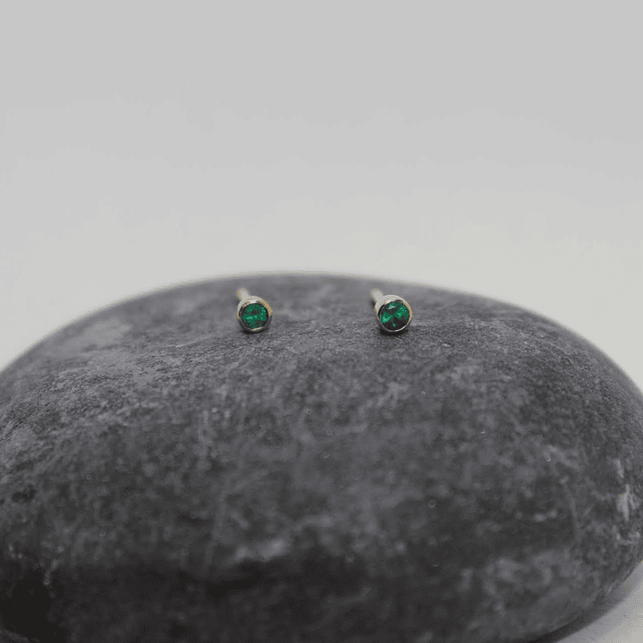 Topos esmeraldas 2.8mm oro de 18k 5