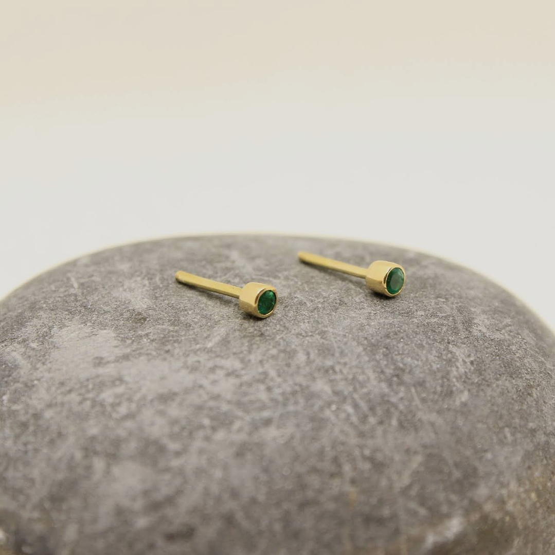 Topos esmeraldas 2.8mm oro de 18k 3