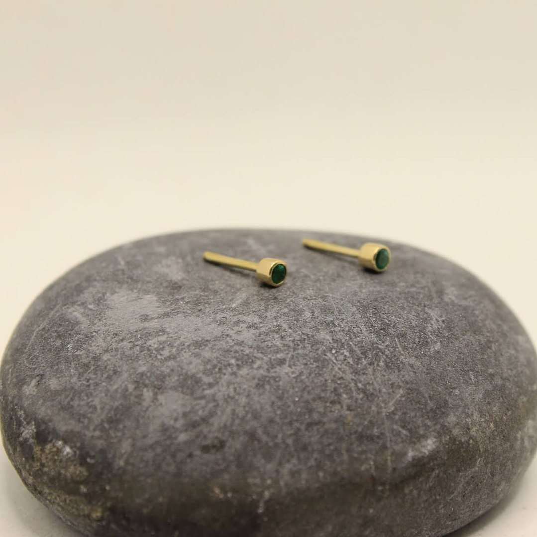 Topos esmeraldas 2.8mm oro de 18k 7