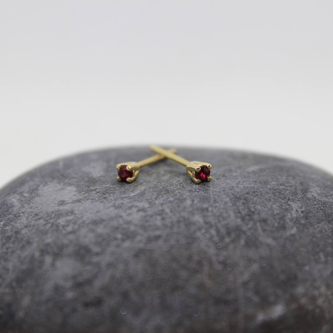 Aretes rubi oro amarillo de 18k 1