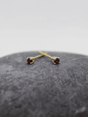 Aretes rubi oro amarillo de 18k