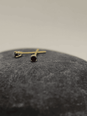 Aretes rubi oro amarillo de 18k