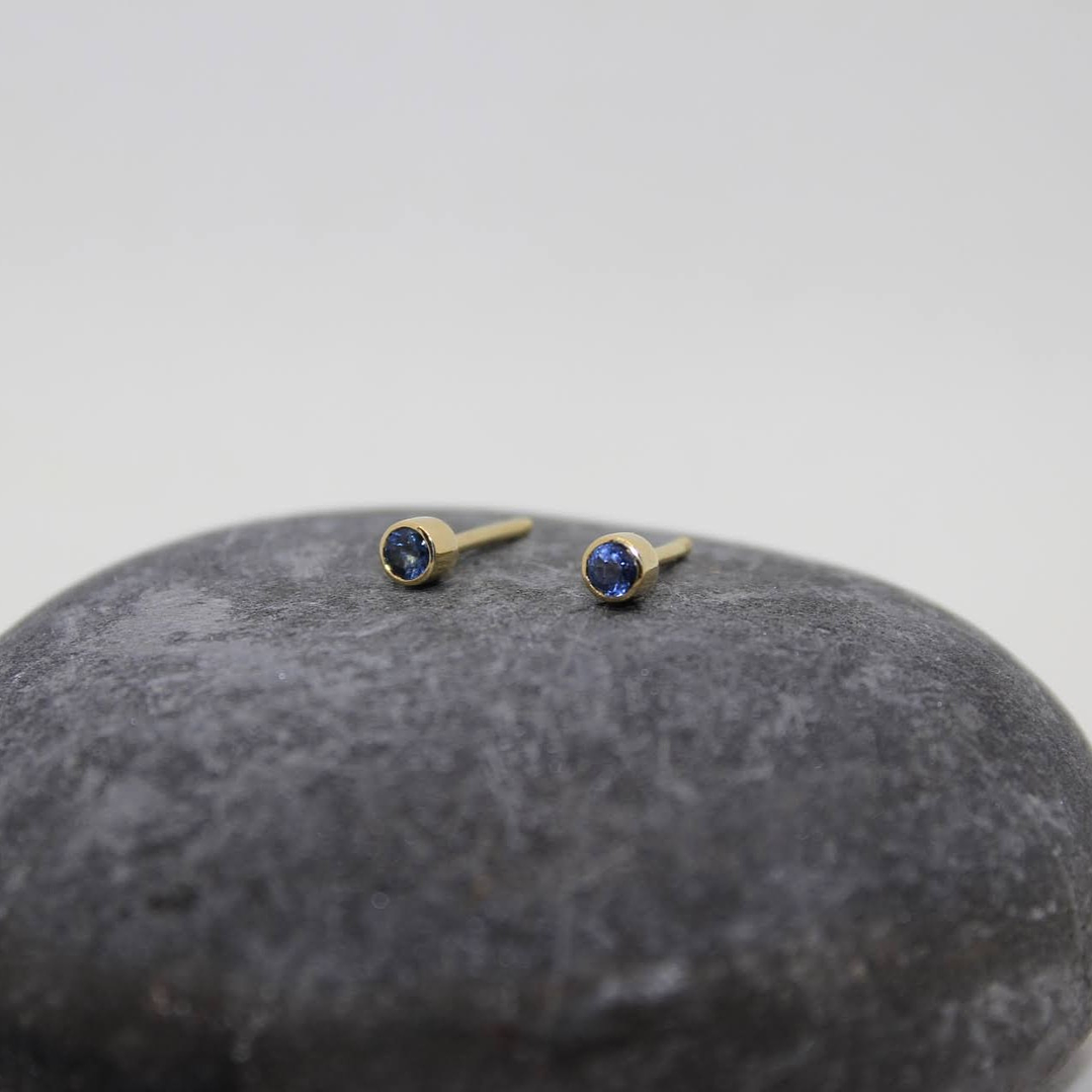 Aretes zafiros de 3mm oro amarillo 1