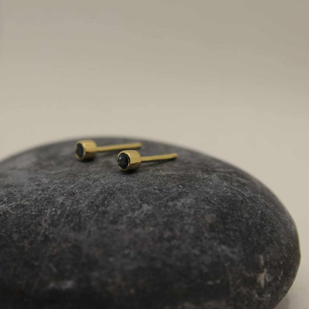 Aretes zafiros de 3mm oro amarillo 2