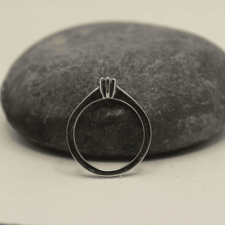 Anillo solitario tipo princesa, plata pladio diamante natural 2