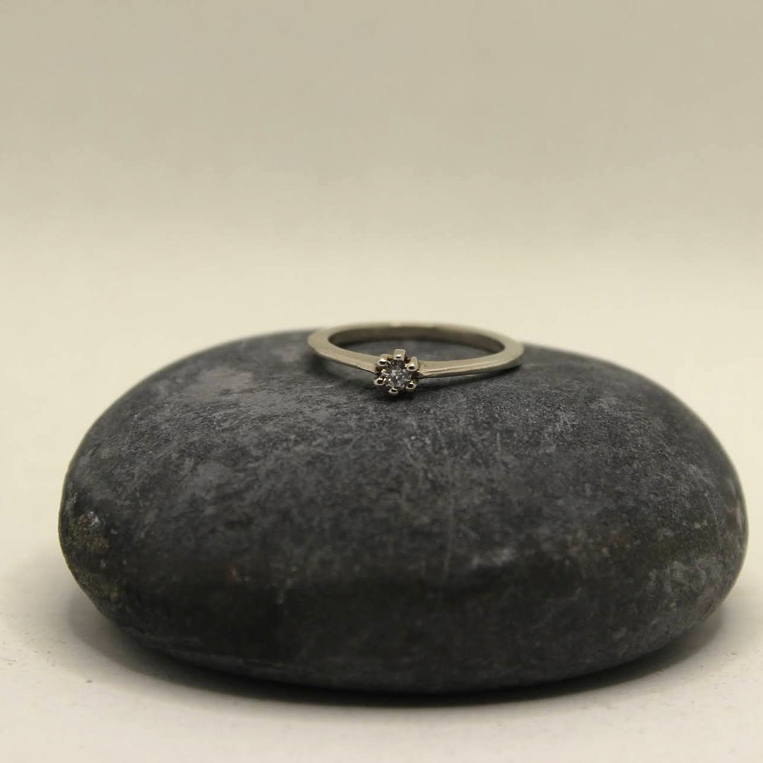 Anillo solitario tipo princesa, plata pladio diamante natural 3