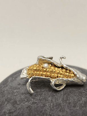 Aretes Maíz medianos plata enchapada en oro 