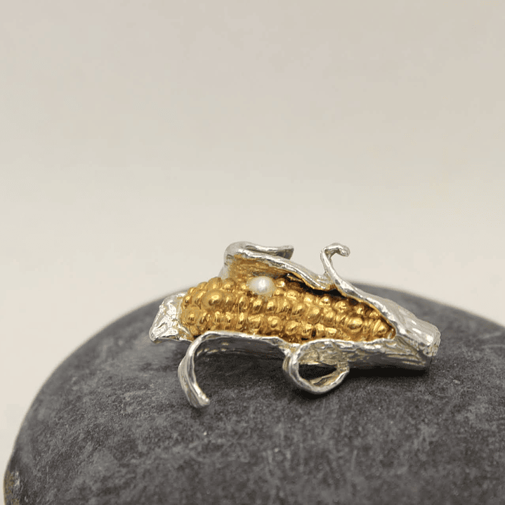 Aretes Maíz medianos plata enchapada en oro  1