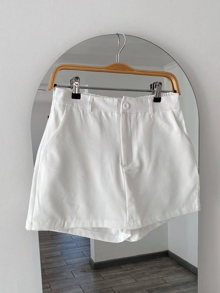 Falda/short Blanca 2