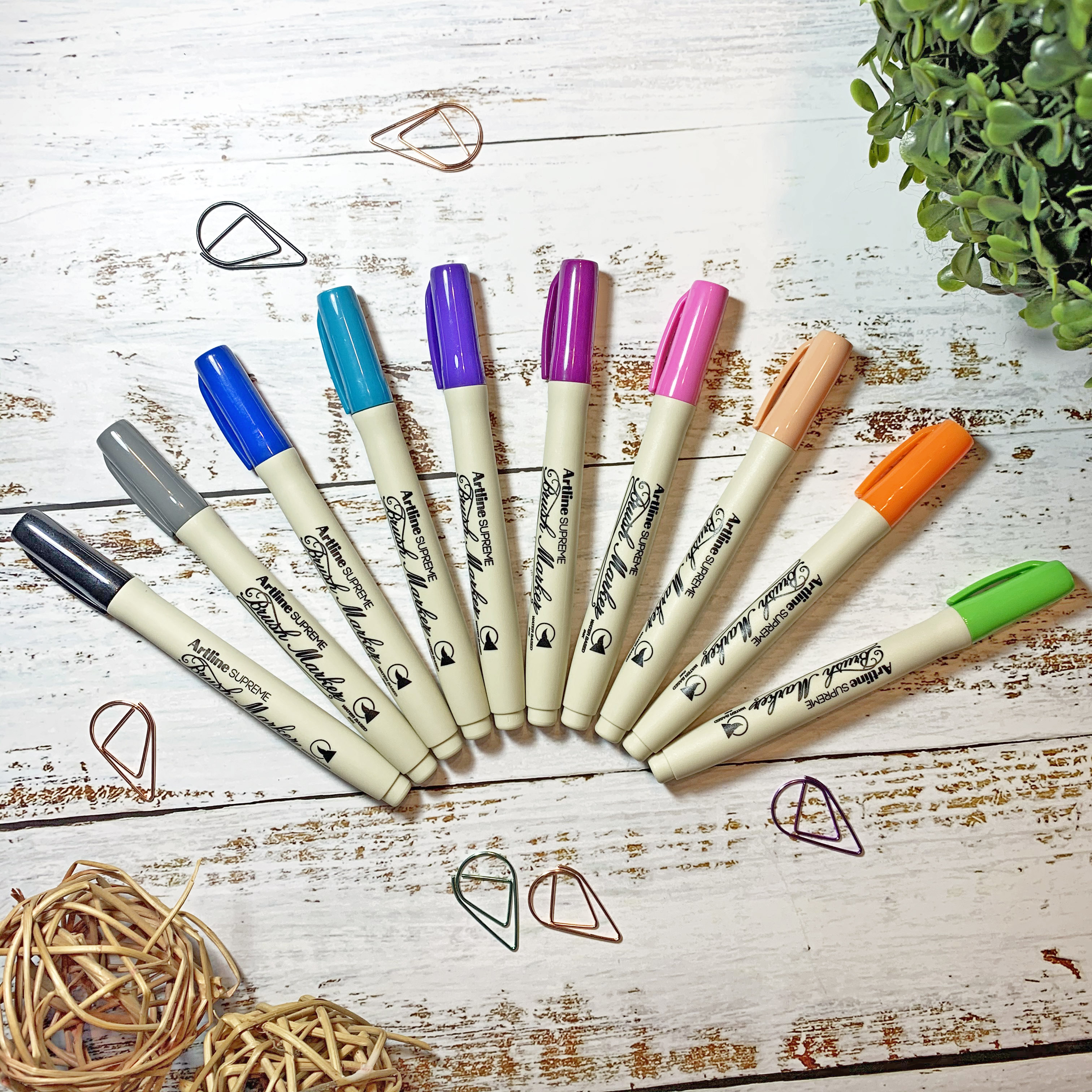 Artline Brush Pen - Pale Grey