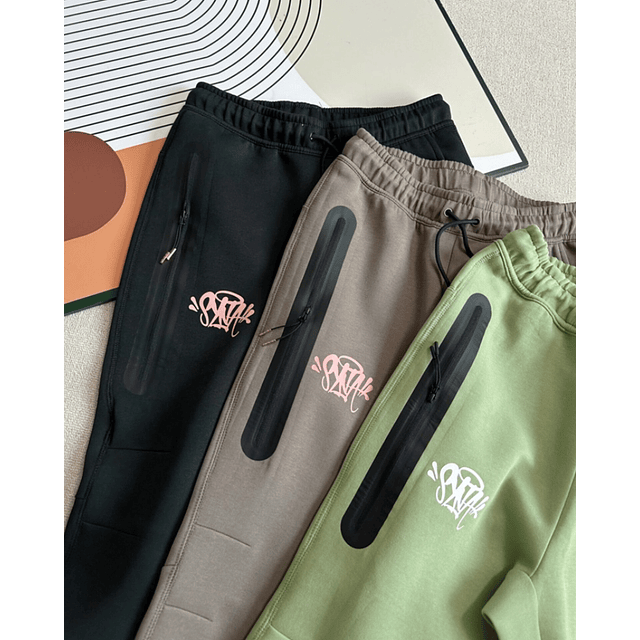 Pantalones Modelo Syna x Tech 