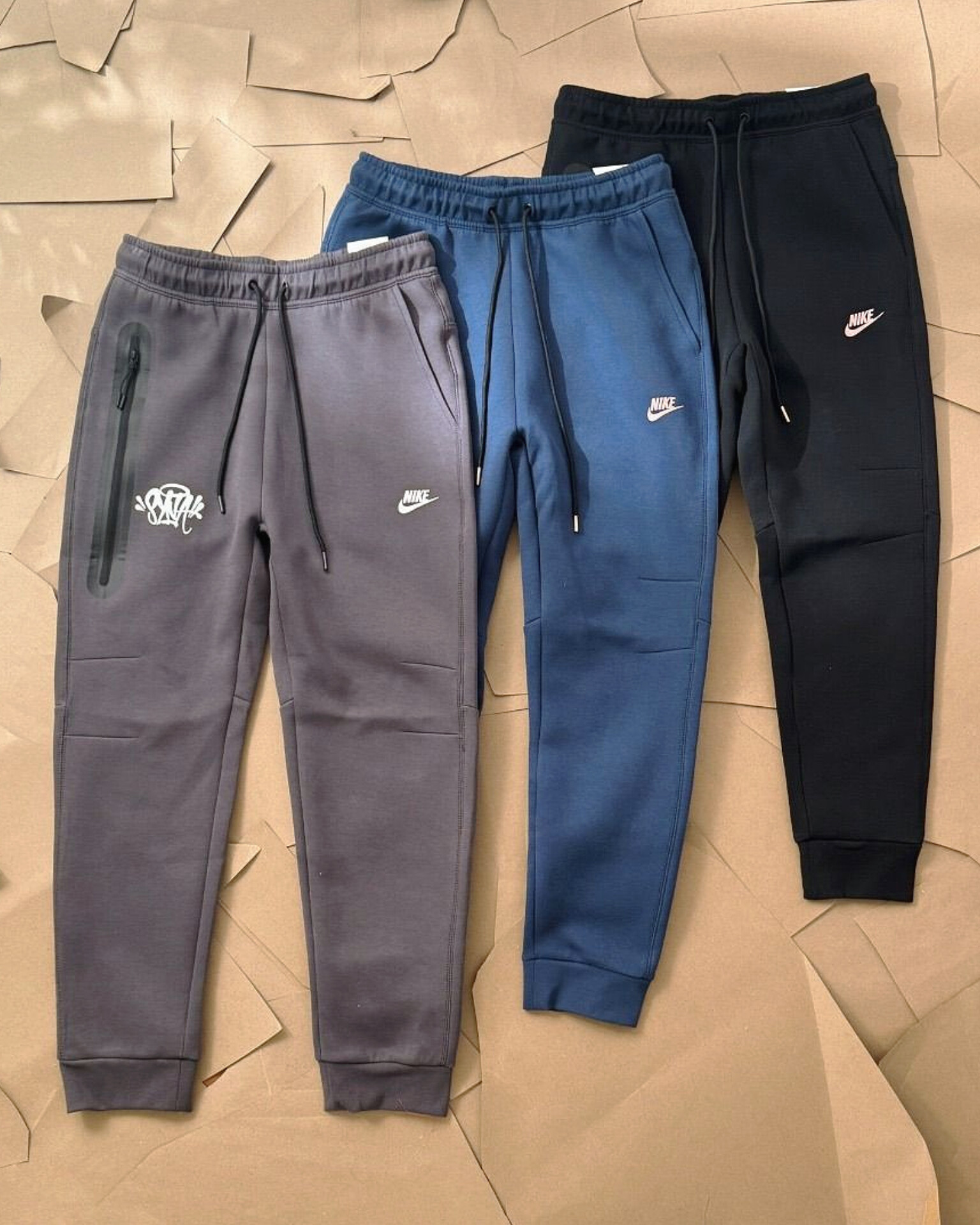 Pantalones Modelo Syna x Tech