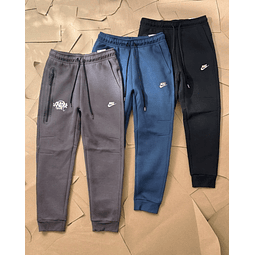 Pantalones Modelo Syna x Tech 