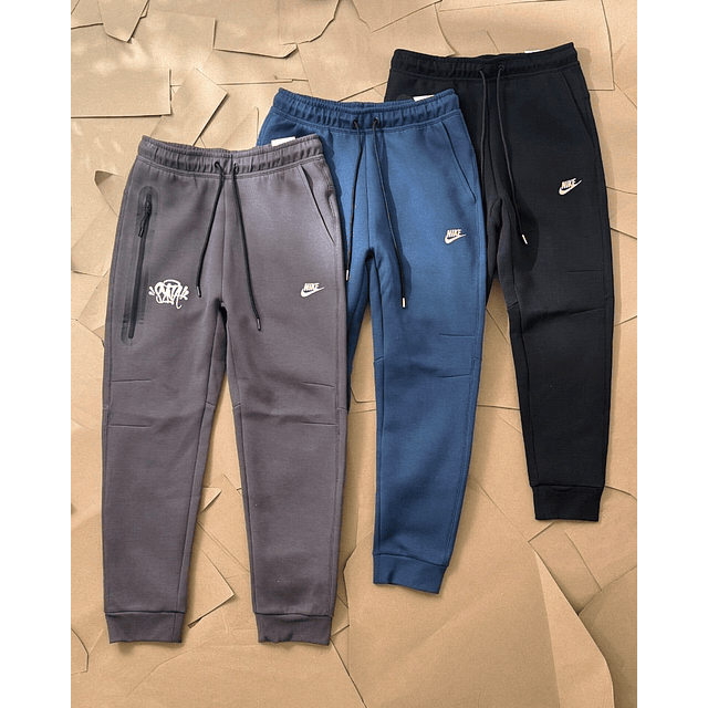 Pantalones Modelo Syna x Tech 