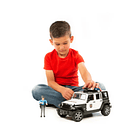 BRUDER VEHÍCULO POLICIAL JEEP WRANGLER RUBICON CON POLICÍA  7