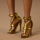 BARBIE BASICS MODEL 09 VESTIDO DORADO ARTICULADA 5