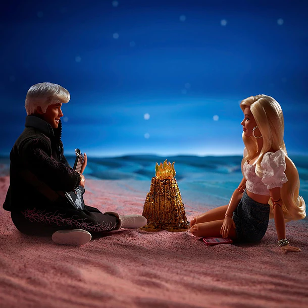 BARBIE THE MOVIE SET BARBIE Y KEN ESCENA FOGATA 4