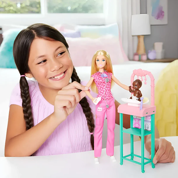 BARBIE DOCTORA DE BEBÉS MATTEL – SET CON BEBÉ Y ACCESORIOS 4
