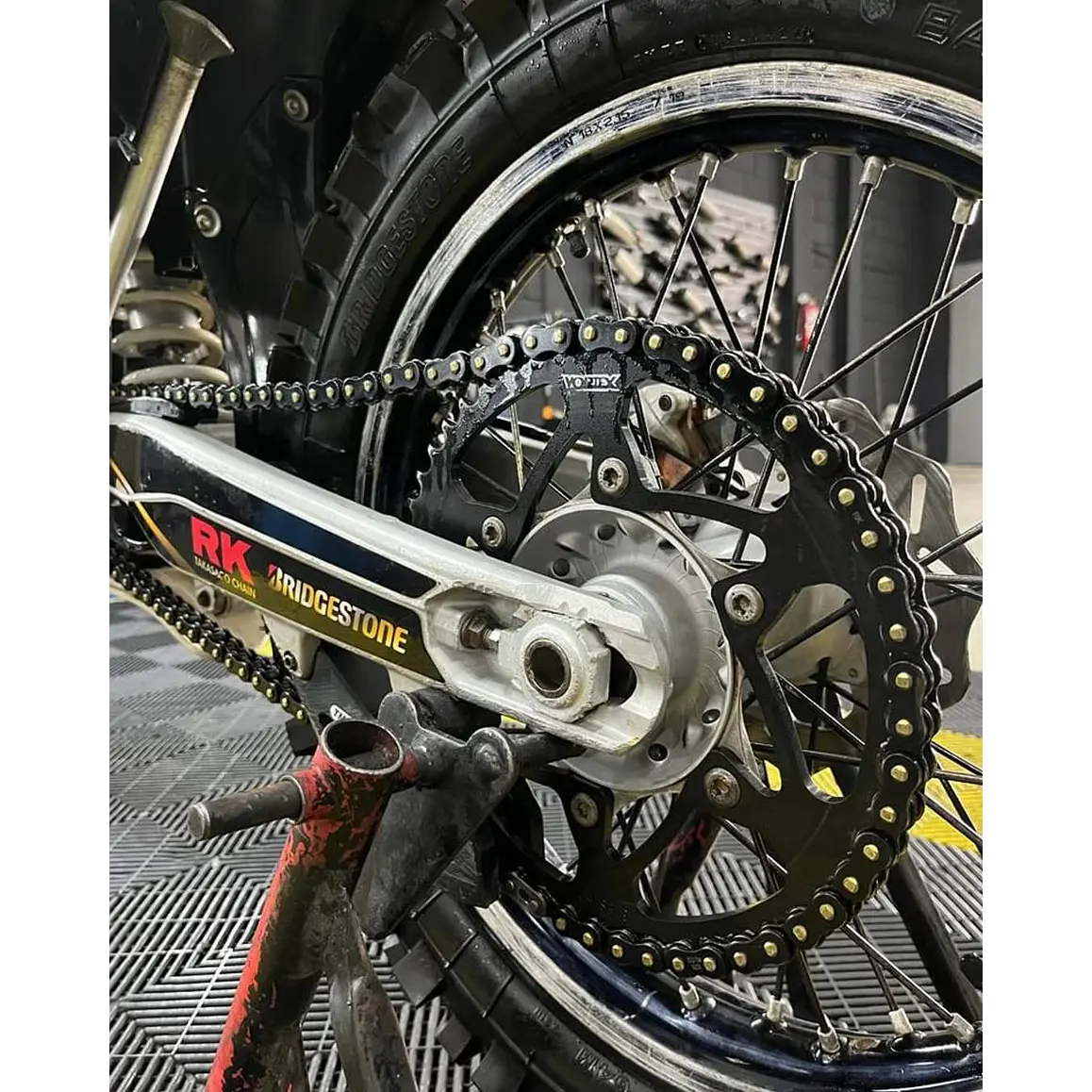 Cadena RK 520 ZXW. Black Scale, Xw'ring, Remache, Japonesa 6