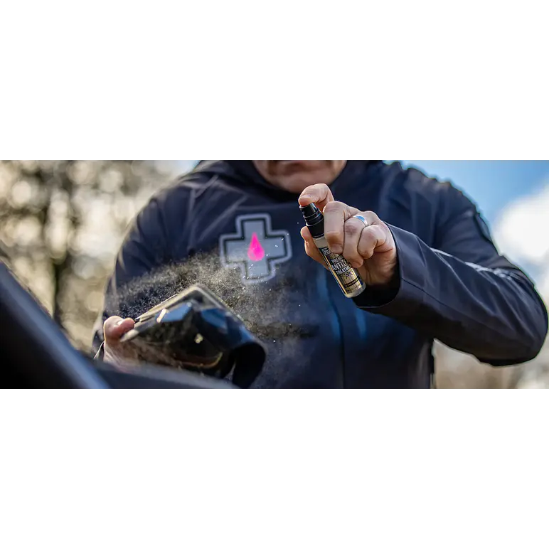 Kit de Limpieza para Casco Muc-Off 7