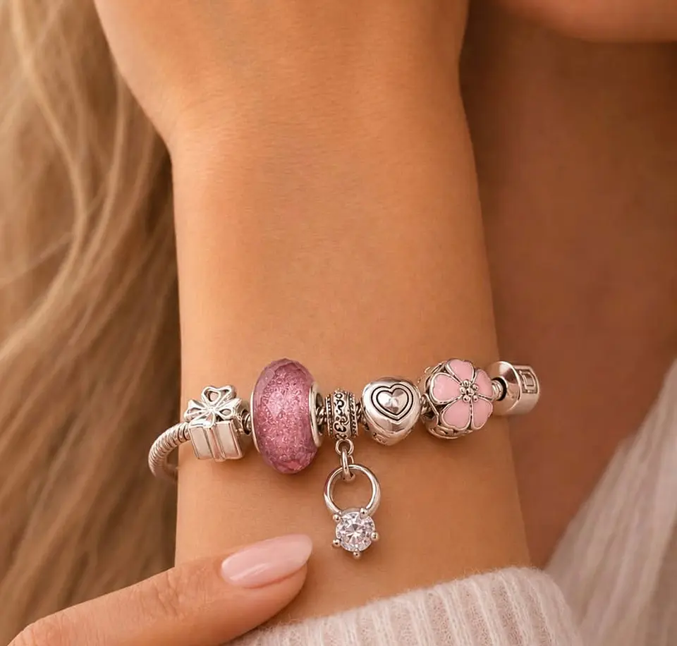 Pulsera Baño Oro Blanco con Accesorios Rosados 2