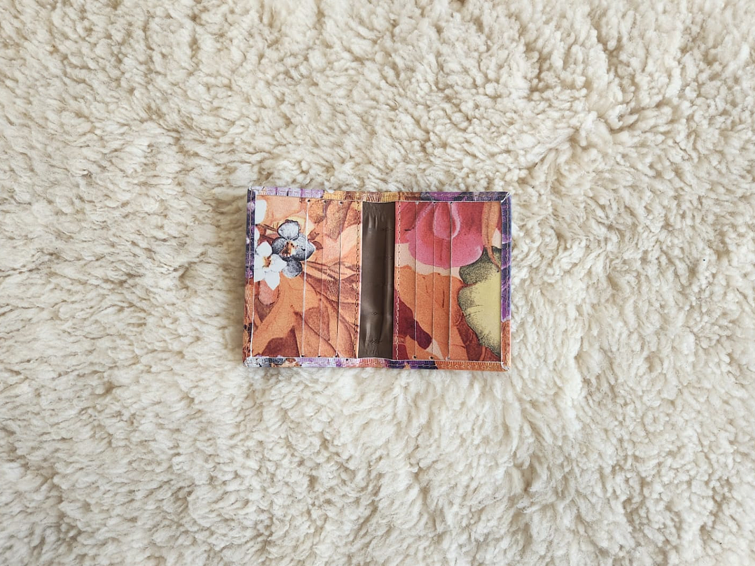 Tarjetero de Cuero con Estampado Floral 3