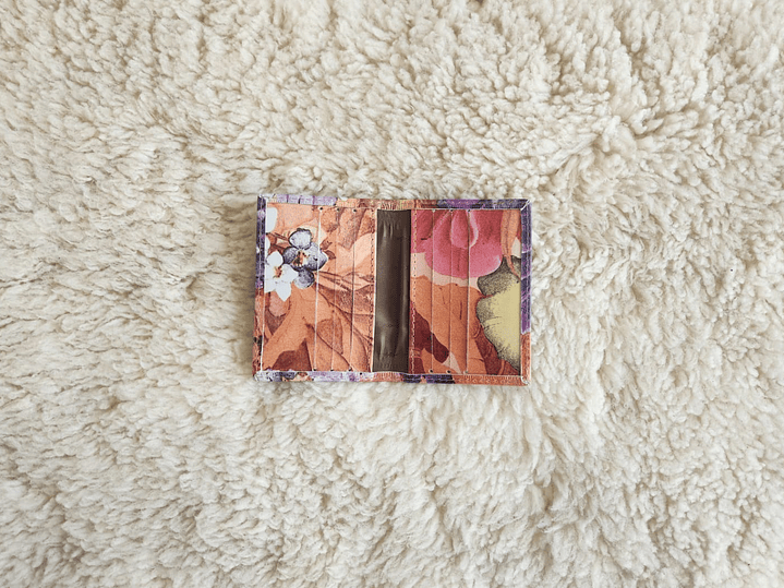 Tarjetero de Cuero con Estampado Floral 3