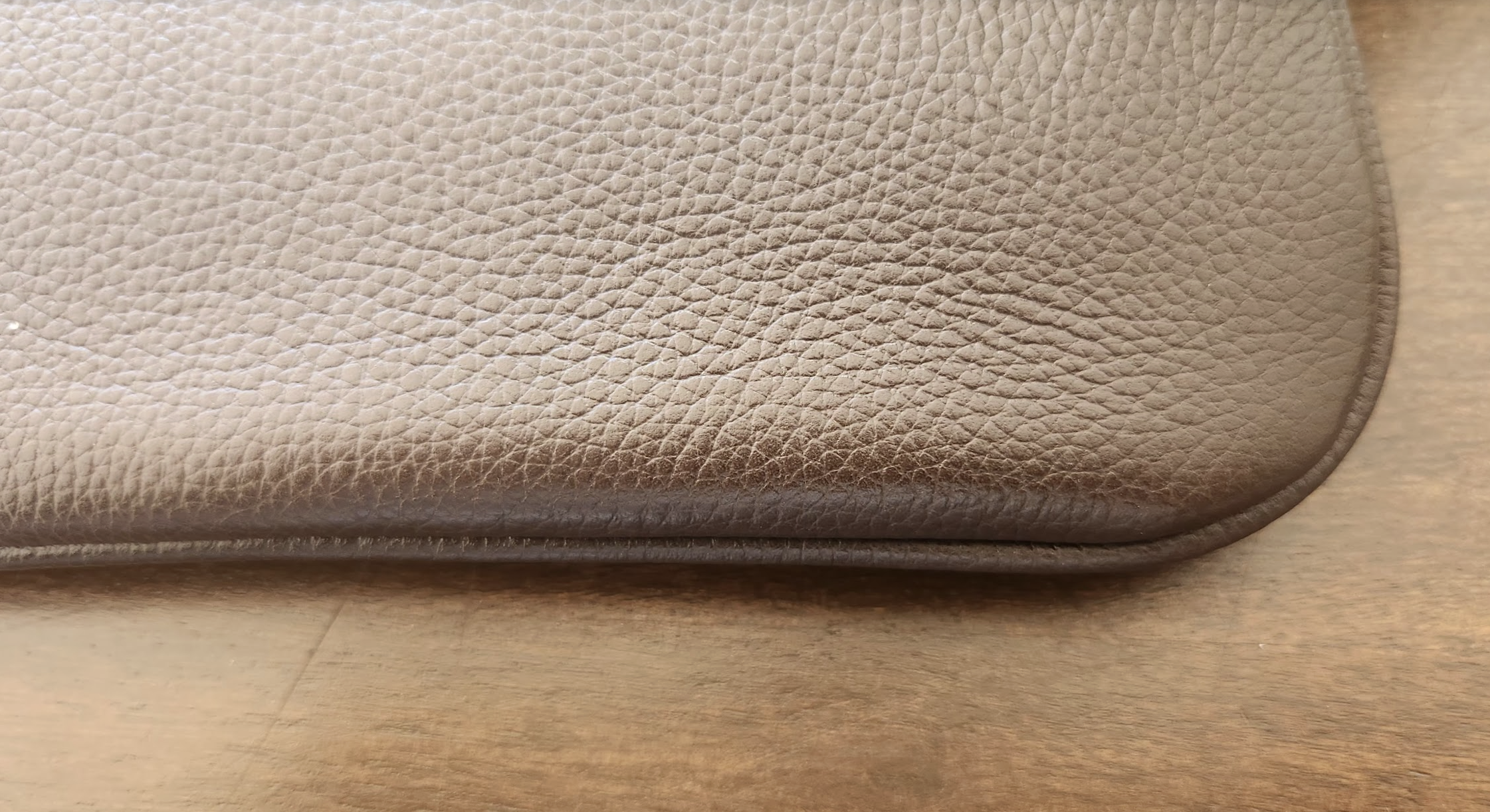 Cartera de mano Isolda - Color Chocolate - Cuero LWG - Hecho a mano 4
