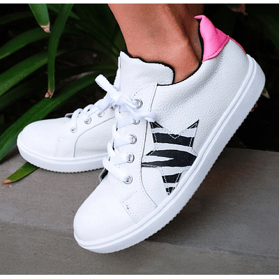 Zapatilla Blanca Estrella Cebra y Talón Fucsia