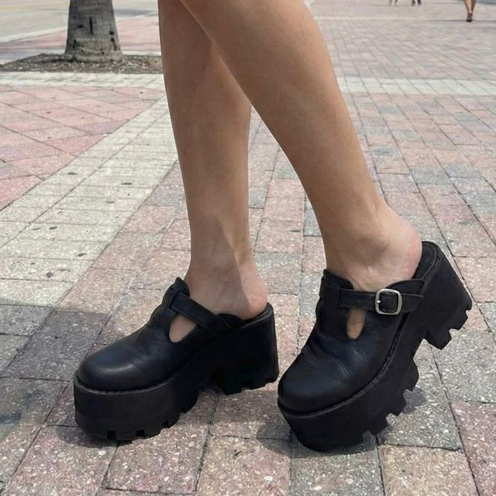 Zueco Nepal Negro Mate Plataforma