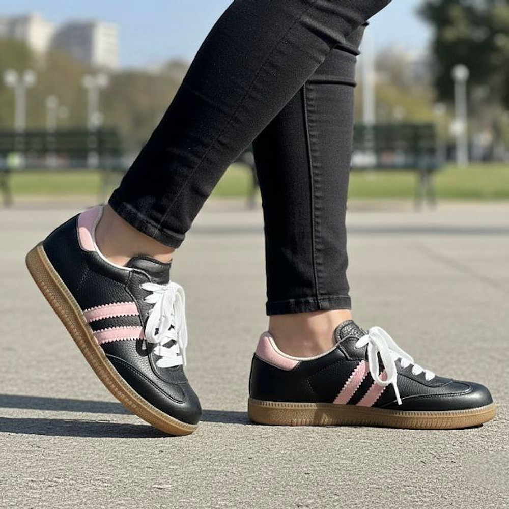 Zapatilla Ibiza Negra Lineas Rosadas