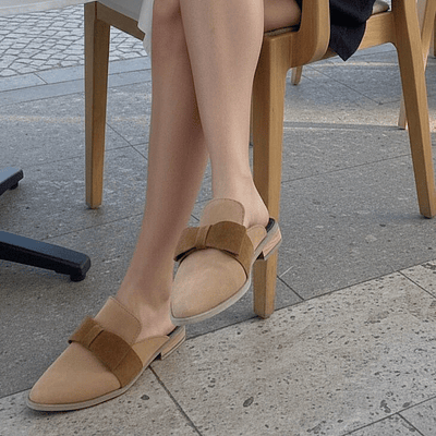 Puntilla Manhattan Cafe con Lazo Gamuza 