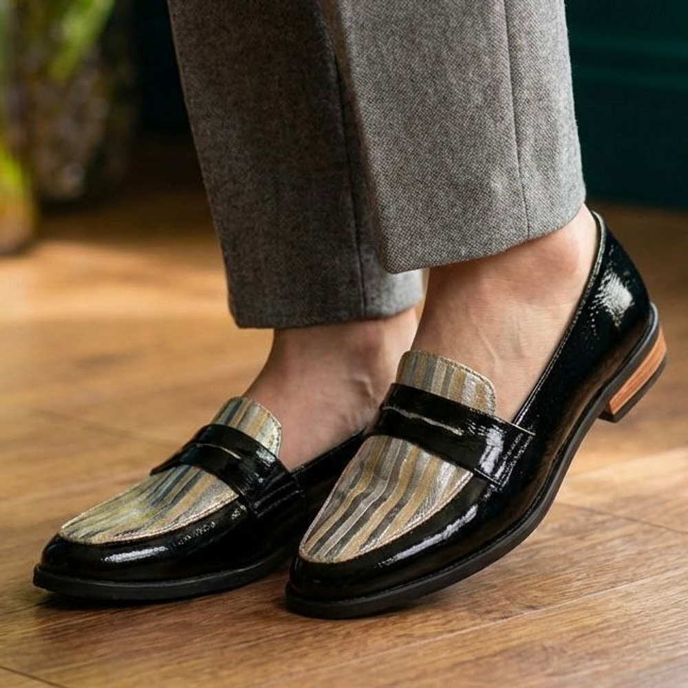 Mocasin Versalles Negro Charol Plata